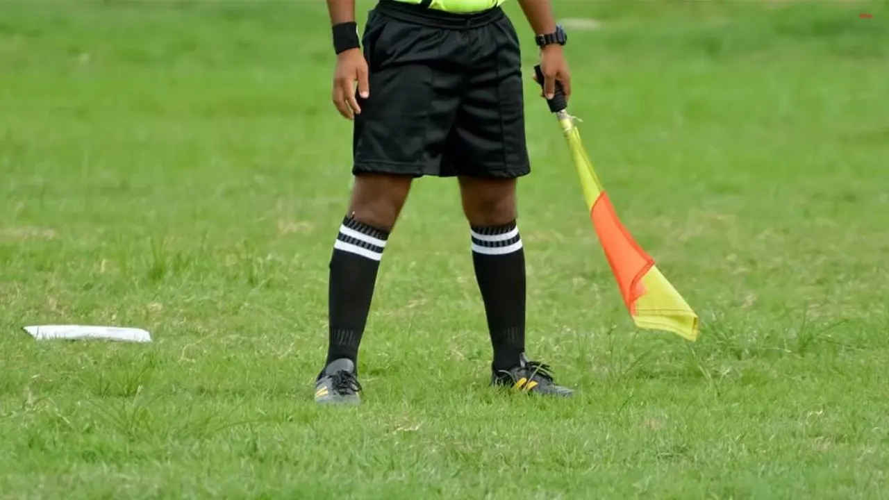 Altay-Eskişehirspor maçının hakemine bıçaklı saldırı!