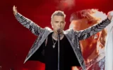 Sahnede bile kontrol edemiyor: Robbie Williams has...