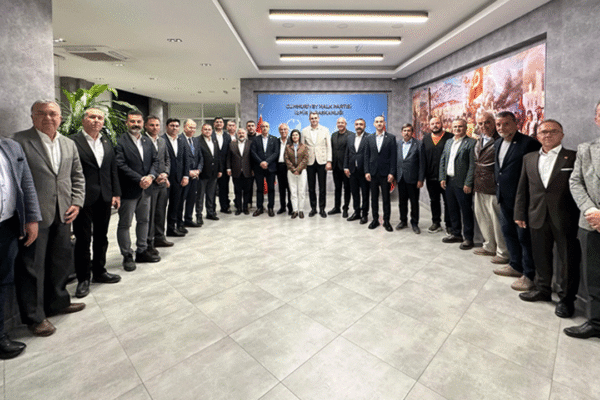CHP İzmir’de ilçe başkanlarıyla ilk zirve: Neler k... CHP İzmir’de ilçe başkanlarıyla ilk zirve: Neler k...