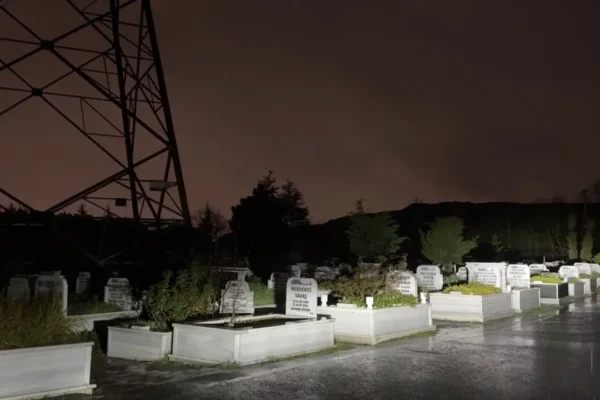 Mezarlık ziyaretinde silahlı çatışma: 1 kişi hayat...