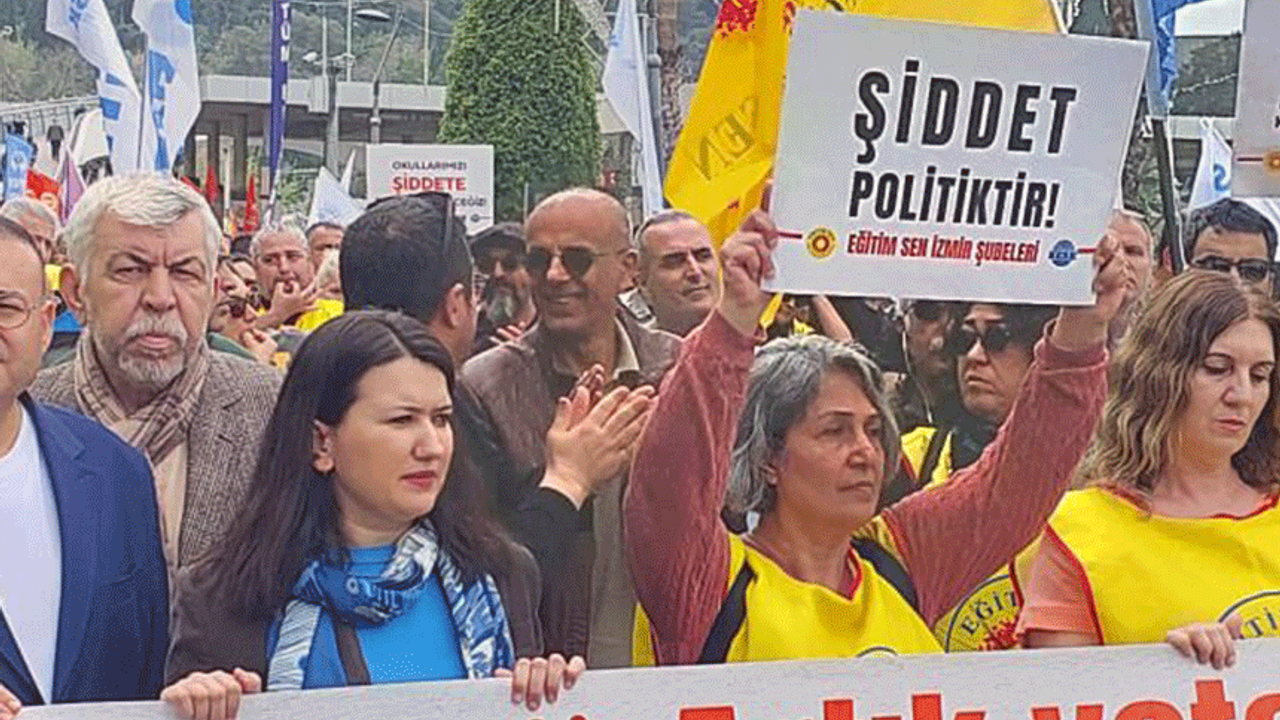 CHP’li Gökçen Bakan Tekin’i hedef aldı: Sırıtarak poz veriyor!
