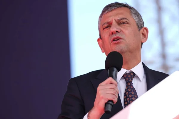 Özgür Özel: Türkiye’de bütün yasakları gider...