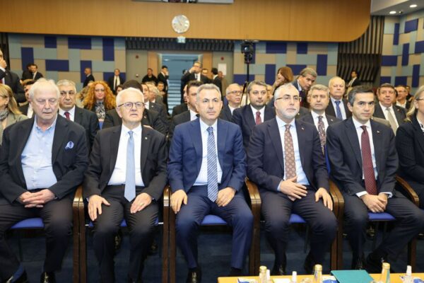 İzmir’de kritik zirve: Çalışma hayatı için ortak a...