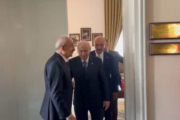 Bahçeli ve Kılıçdaroğlu arasında sürpriz görüşme Bahçeli ve Kılıçdaroğlu arasında sürpriz görüşme